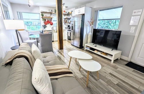 Lake Worth Apartment | FARM STYLE, SNACKS/GRILL, 5 MIN TO BEACH!