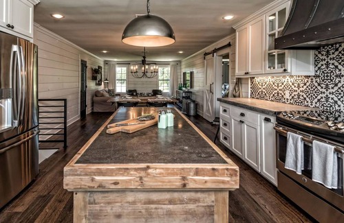 Lacy-Lakeview House | Farmhouse ∙ 1 bedroom ∙ 20 guests