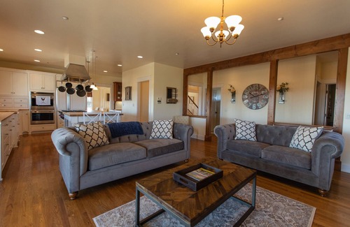 Paso Robles Other | Farmhouse at Ella's Vineyard. The perfect Paso Robles wine country retreat.