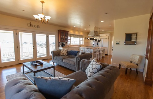 Paso Robles Other | Farmhouse at Ella's Vineyard. The perfect Paso Robles wine country retreat.