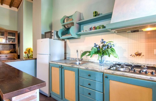 Castiglione del Lago Cottage | Farmhouse by Lake Trasimeno With Pool