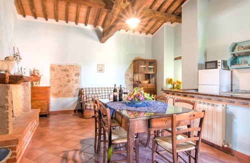 Castiglione del Lago Cottage | Farmhouse by Lake Trasimeno With Pool