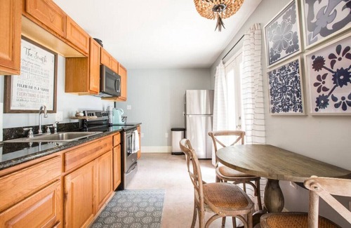 Faubourg Lafayette House | Farmhouse Cottage | Centrally Located + Streetcars
