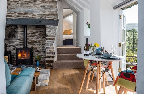 Bryn-crug Cottage | Farmhouse & Cottage - sleeps 10 guests in 5 bedrooms