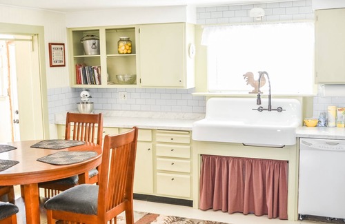 Colorado Springs Cottage | Farmhouse Cottage