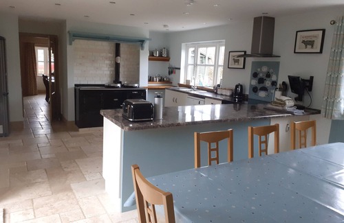 Blairgowrie House | Farmhouse @ Dalnoid with hot-tub, wood-burners, Aga, pets welcome, large garden