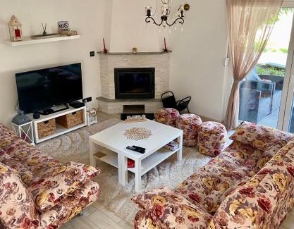 Sumece Ski Chalet | Farmhouse Dzeni