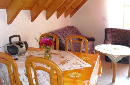 Hofstetten Apartment | Farmhouse Escape in Hofstetten