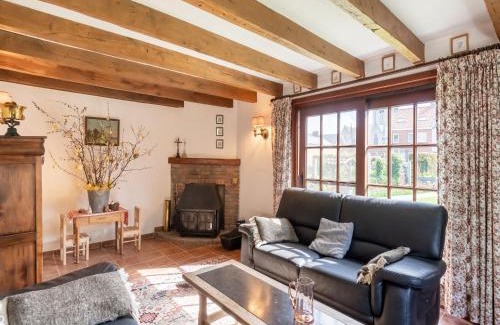 Beveren House | Farmhouse in Beveren near Beach & Garden