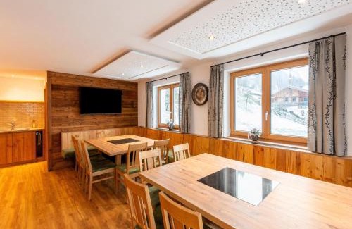 Bramberg am Wildkogel House | Farmhouse in Bramberg with Natural Pond
