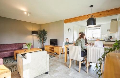Roggel Villa | Farmhouse in Limburg near Designer Outlet