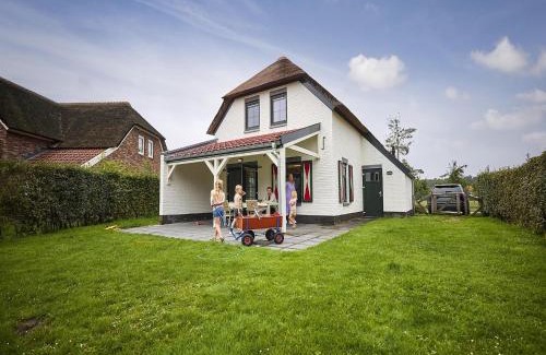 Roggel Villa | Farmhouse in Limburg with Subtropical Pool