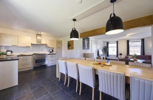 Roggel Villa | Farmhouse in Limburg with Sauna & Hot Tub