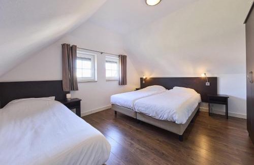 Roggel Villa | Farmhouse in Limburg with Sauna & Hot Tub