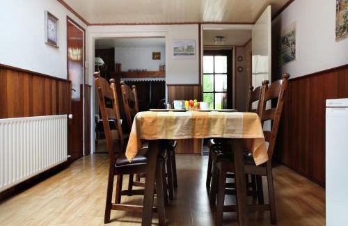 Ulicoten House | Farmhouse in Ulicoten near Forest Trails, cleaning included