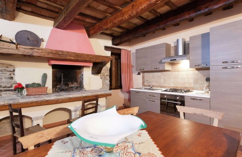 Mercatello sul Metauro House | Farmhouse in Marche With Pool and Views