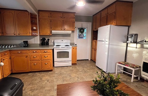 Fort Mc Clellan House | FARMHOUSE LIVING 🐄 2 BR 1 BA and a bonus room with 2 twin beds. Serenity Now!