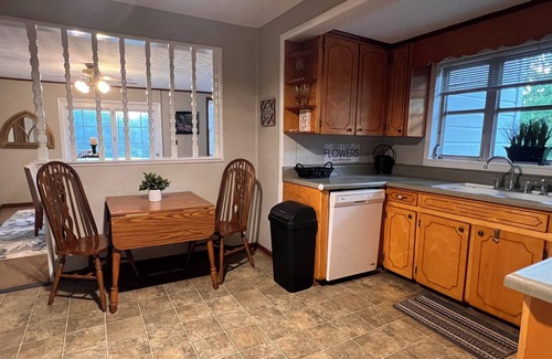 Fort Mc Clellan House | FARMHOUSE LIVING 🐄 2 BR 1 BA and a bonus room with 2 twin beds. Serenity Now!