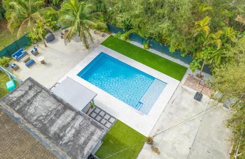 Ludlam Villa | Farmhouse Miami