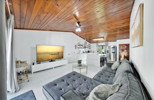 Ludlam Villa | Farmhouse Miami