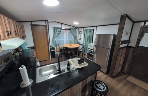 Dayton House | Farmhouse mobile home with Wi-Fi, AC in lovely Dayton