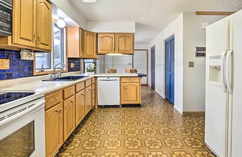 Pickerington House | Farmhouse on 5 Wooded Acres w/Hiking On-Site!