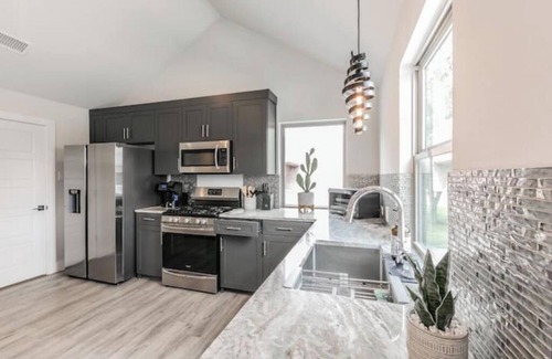 Roanoke Apartment | Farmhouse On Walnut