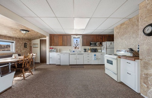 Belle Fourche House | Farmhouse Ranchette - Horses Welcome