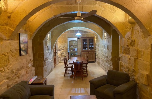 Victoria Villa | Farmhouse Razzett Cora