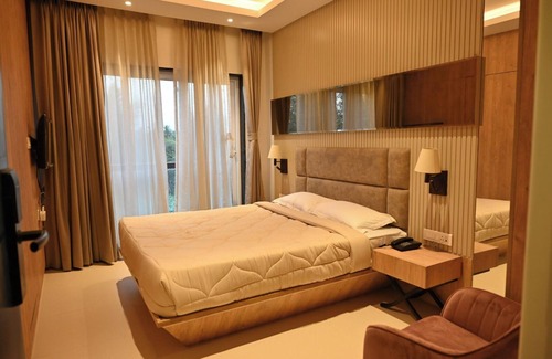 Malad West Hotel | Farmhouse Residency Malad