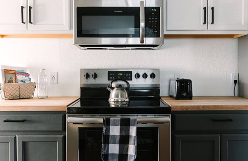Tri-Cities Other | Farmhouse Style Guesthouse in Kennewick