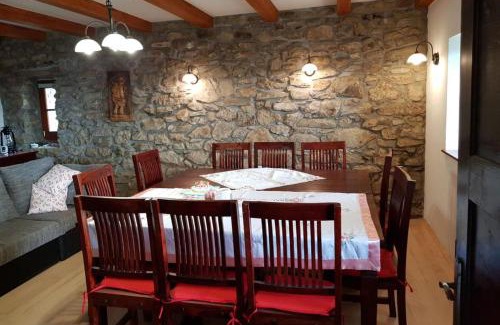 Rogatec House | Farmhouse & The Cabin at St Donat's