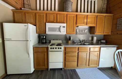 Table Rock Cabin | Farmhouse themed cabin condo close to all Branson fun, area lakes~ pet friendly