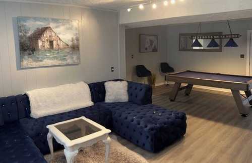 Danville House | Farmhouse Themed Danville Vacation Home with pool table & gym