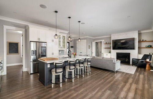 Niagara-on-the-Lake House | Farmhouse with Pool, Hot Tub and Vineyards!