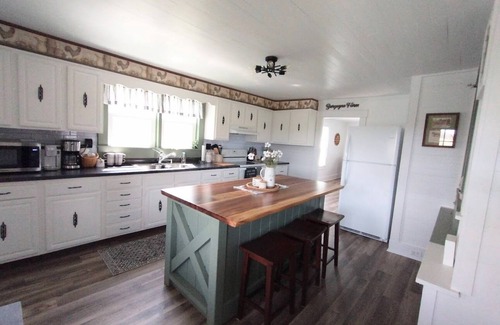 Upper Tract Other | Farmhouse with Mountain Views