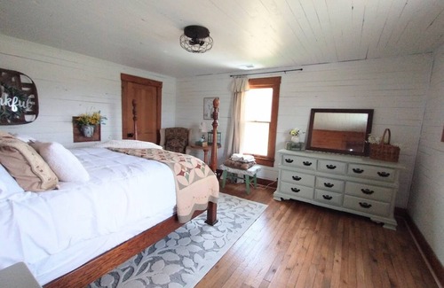 Upper Tract Other | Farmhouse with Mountain Views