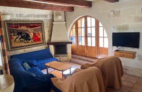Sannat House | Farmhouse with Pool, Tas-Summiena Gozo