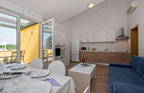 Basanija Apartment | Faro apartment with 2 bedrooms near the sea Bašanija
