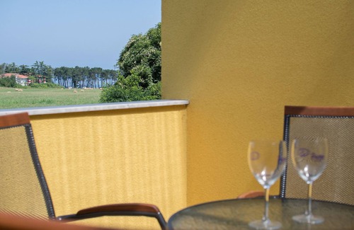 Basanija Apartment | Faro apartment with 2 bedrooms near the sea Bašanija