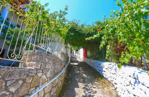 Gaios Apartment | Faros Octo: Gaios Guest House, 2 adults, near the beach