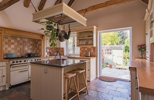 West Malling Cottage | Farriers Cottage - a holiday let that sleeps 6 guests in 3 bedrooms