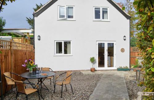 Little Plumstead House | Farthing Cottage