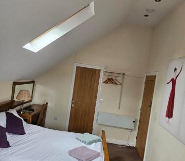 Little Plumstead House | Farthing Cottage