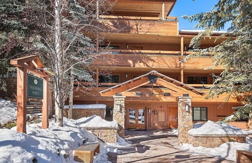 Aspen Condo | Fasching Haus Unit 8 | Deluxe Condo w/A/C, Private Deck, 2 Blocks to Downtown