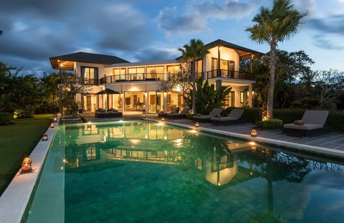 Jimbaran Bay Villa | Fascinating 6BR Villa Located In Jimbaran! - Comes W/8Hr Car + Driver Services!
