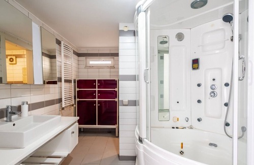 Nisantasi Apartment | Fascinating Flat near Citys Mall with Terrace