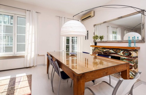 Nisantasi Apartment | Fascinating Flat near City's Mall with Terrace