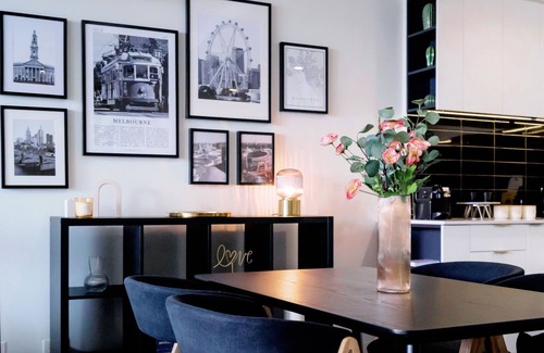 Docklands Apartment | Fashion Apt/2B/Free Car/Free Tram/Shopping/CBD