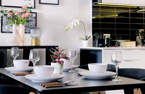 Docklands Apartment | Fashion Apt/2B/Free Car/Free Tram/Shopping/CBD